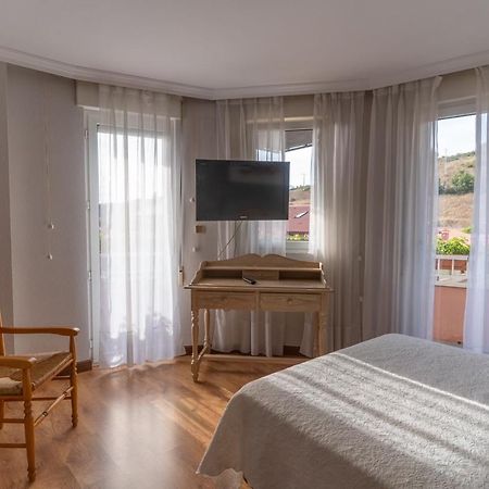 Puente Almuhey Hotel Rio Cea מראה חיצוני תמונה