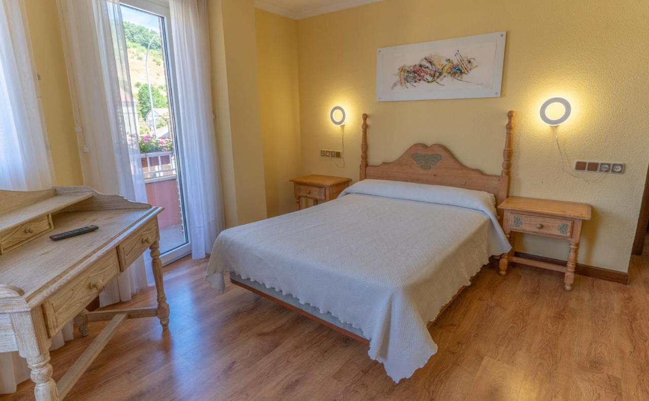 Puente Almuhey Hotel Rio Cea מראה חיצוני תמונה