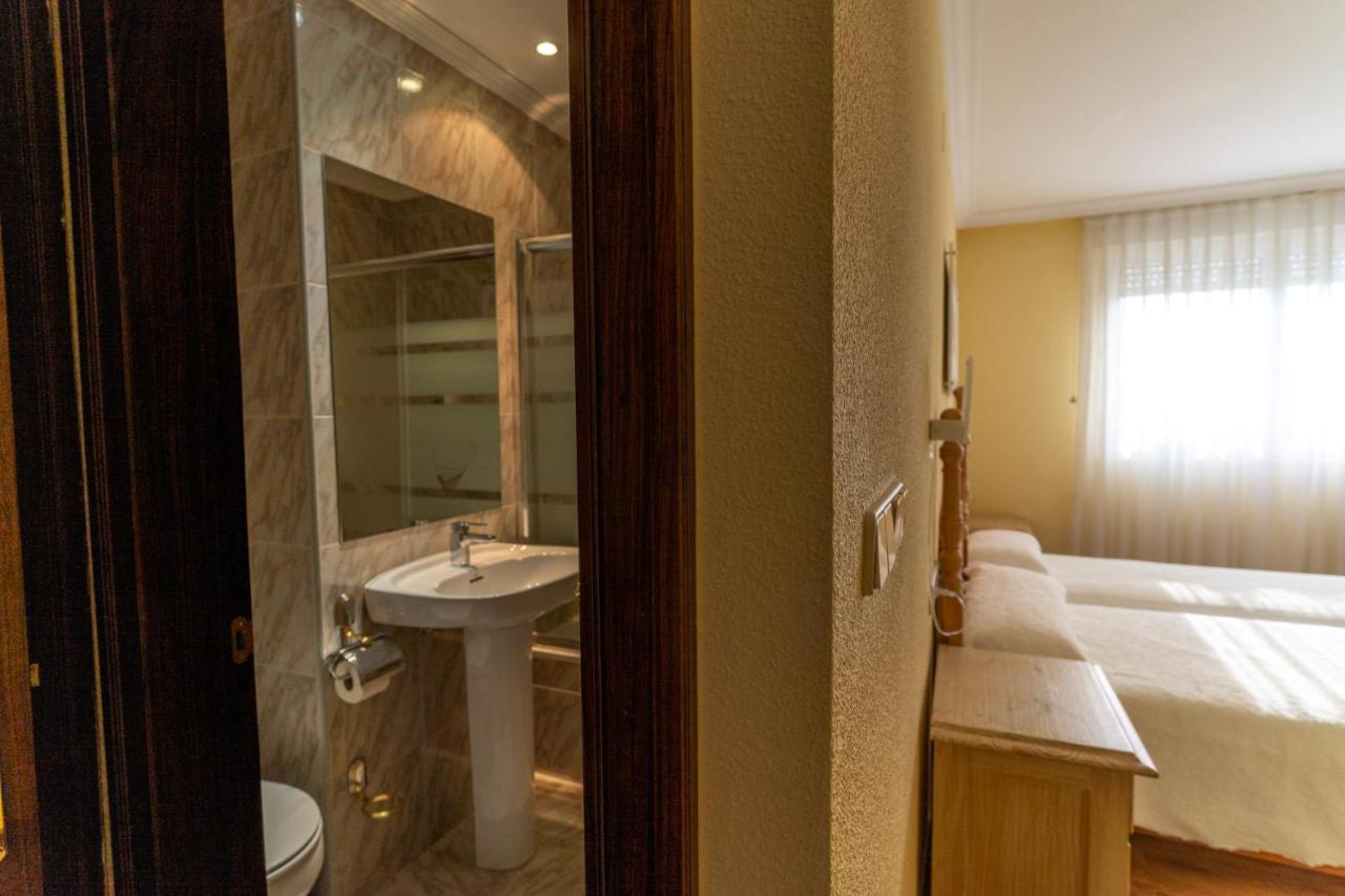 Puente Almuhey Hotel Rio Cea מראה חיצוני תמונה