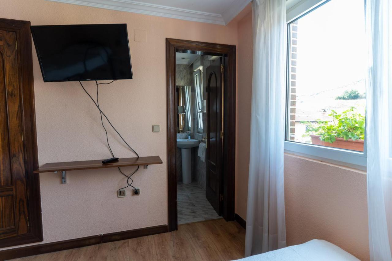 Puente Almuhey Hotel Rio Cea מראה חיצוני תמונה