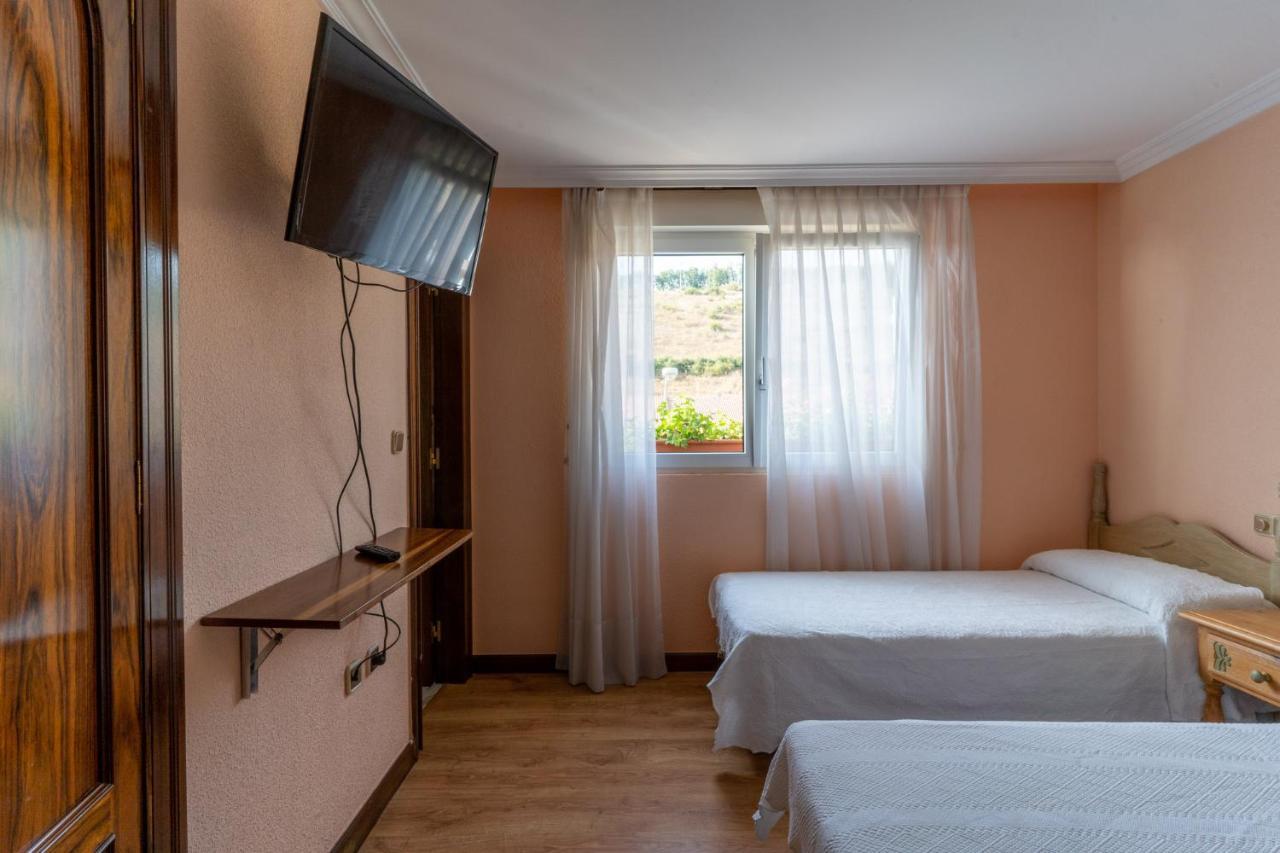 Puente Almuhey Hotel Rio Cea מראה חיצוני תמונה