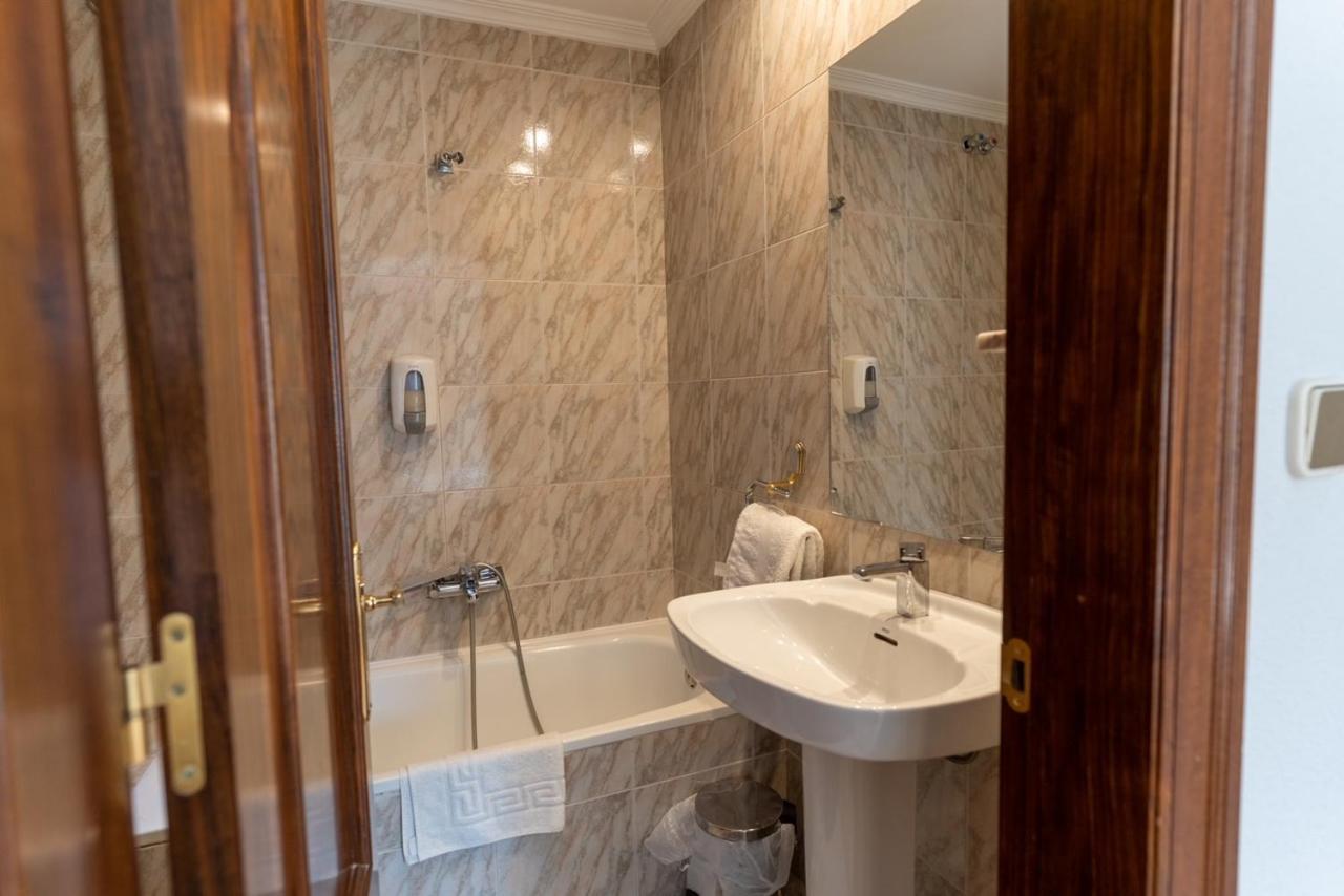 Puente Almuhey Hotel Rio Cea מראה חיצוני תמונה