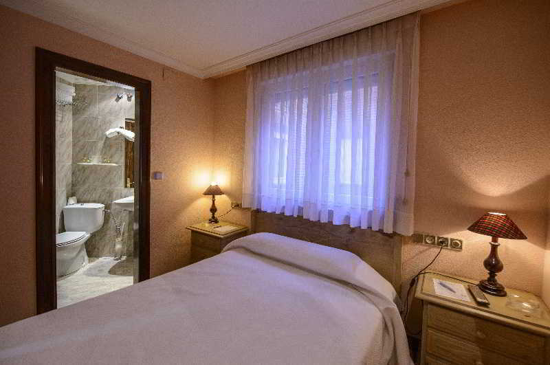 Puente Almuhey Hotel Rio Cea מראה חיצוני תמונה