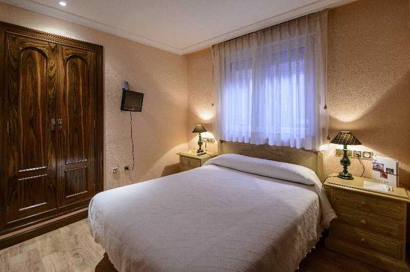 Puente Almuhey Hotel Rio Cea מראה חיצוני תמונה